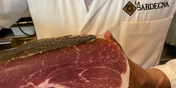 Prosciutto crudo pepato